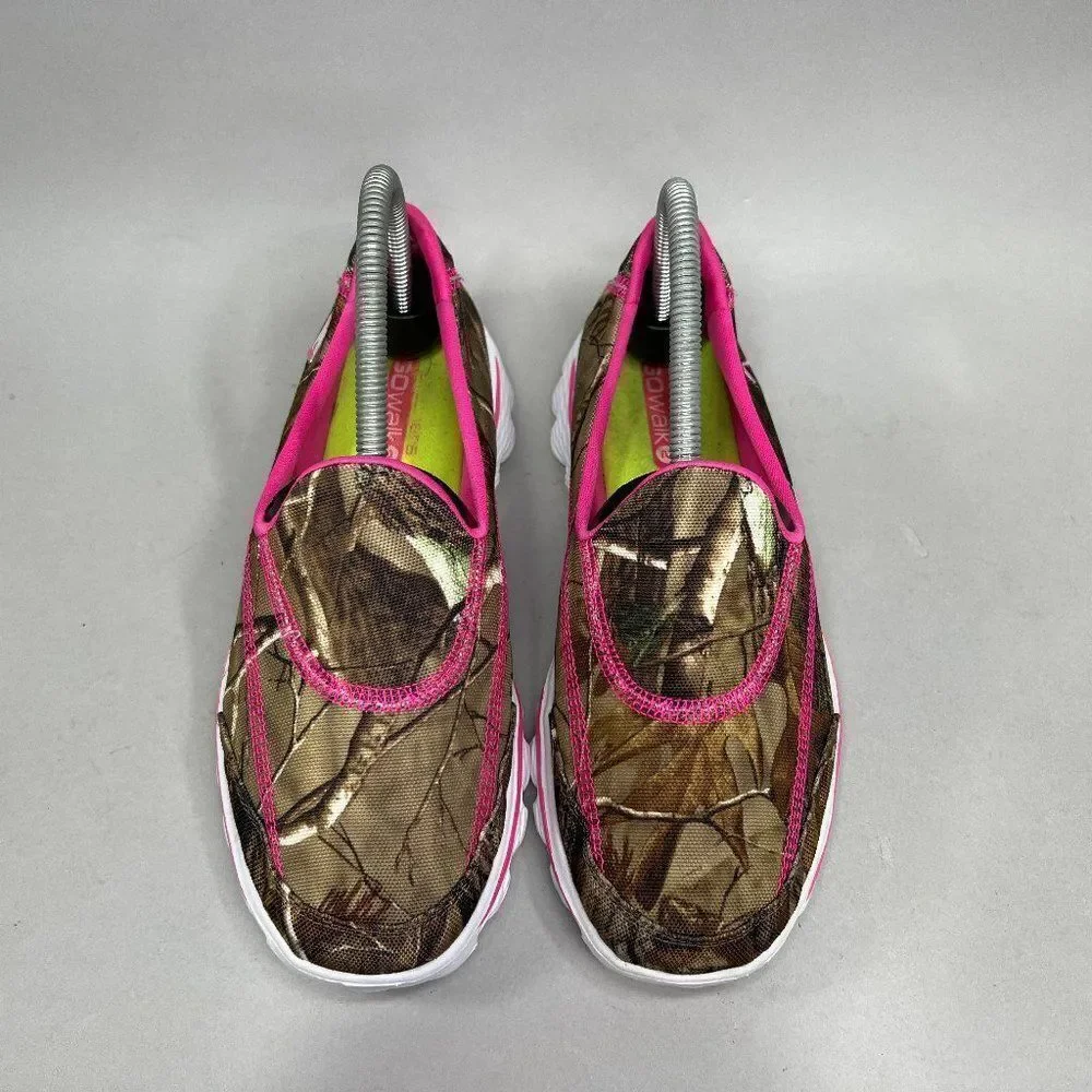 Skechers Girl's Size 5 Go Walk 2 - The Real‎ Deal Slip On Camouflage Sheos
